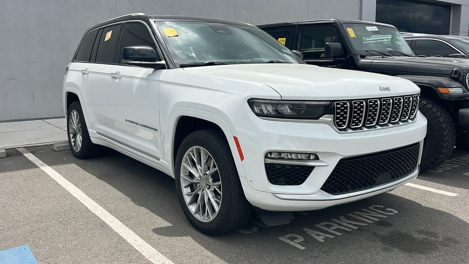 Thumbnail: 2022 Jeep Grand Cherokee - 3