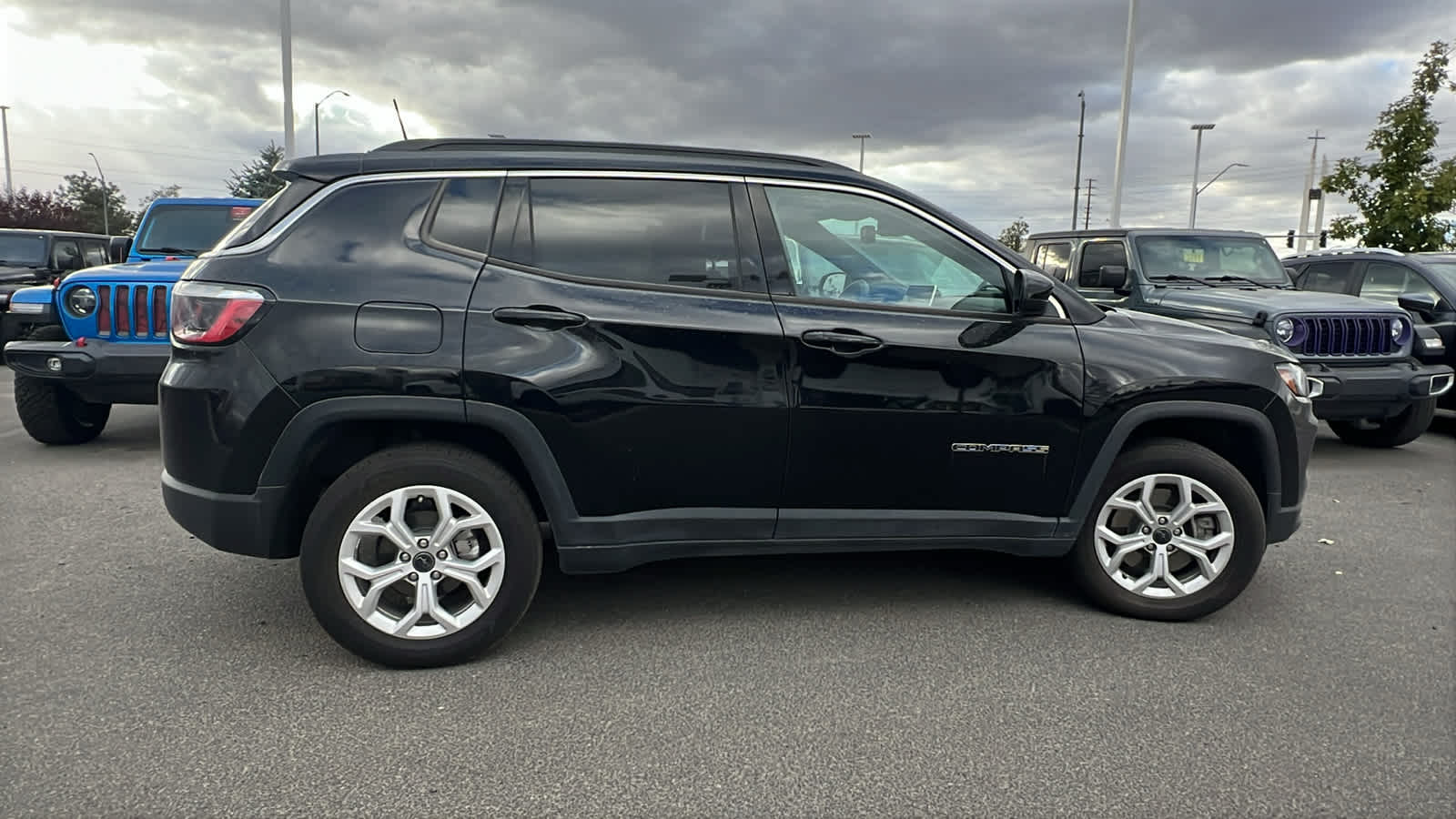 Used 2025 Jeep Compass Latitude SUV