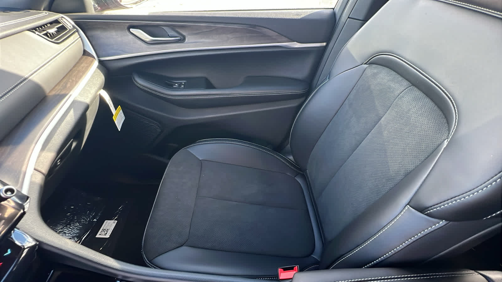 Thumbnail: 2026 Jeep Grand Cherokee L - 12