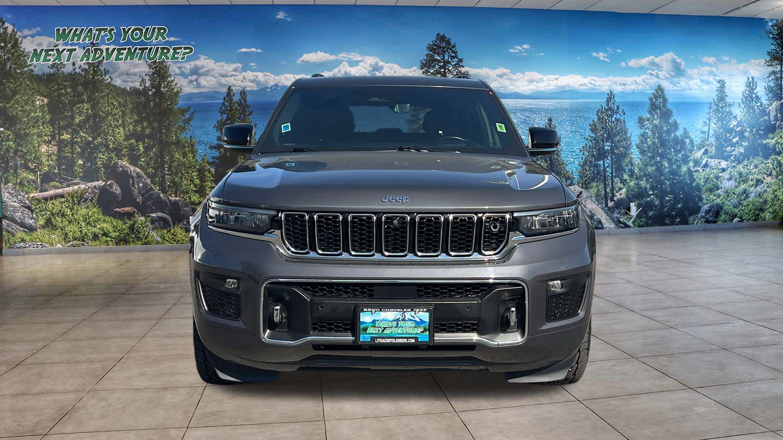 2022 Jeep Grand Cherokee Overland 2