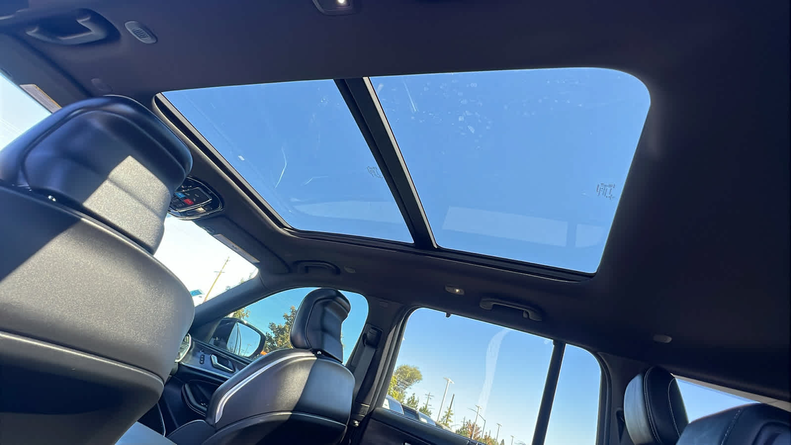 Thumbnail: 2023 Jeep Grand Cherokee - 32