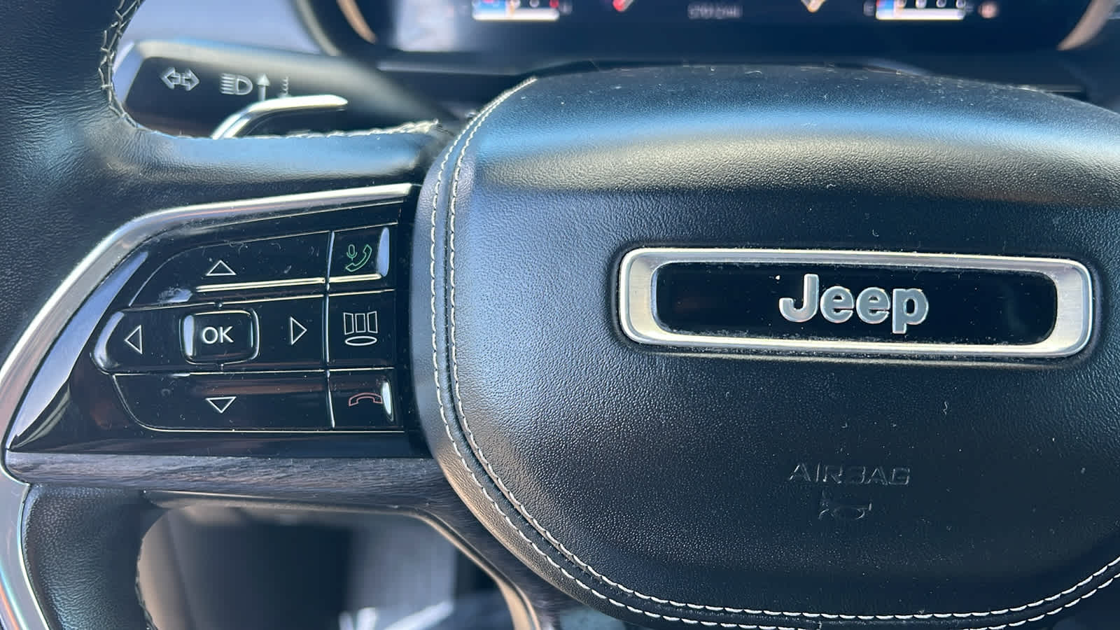 2022 Jeep Grand Cherokee Overland 19