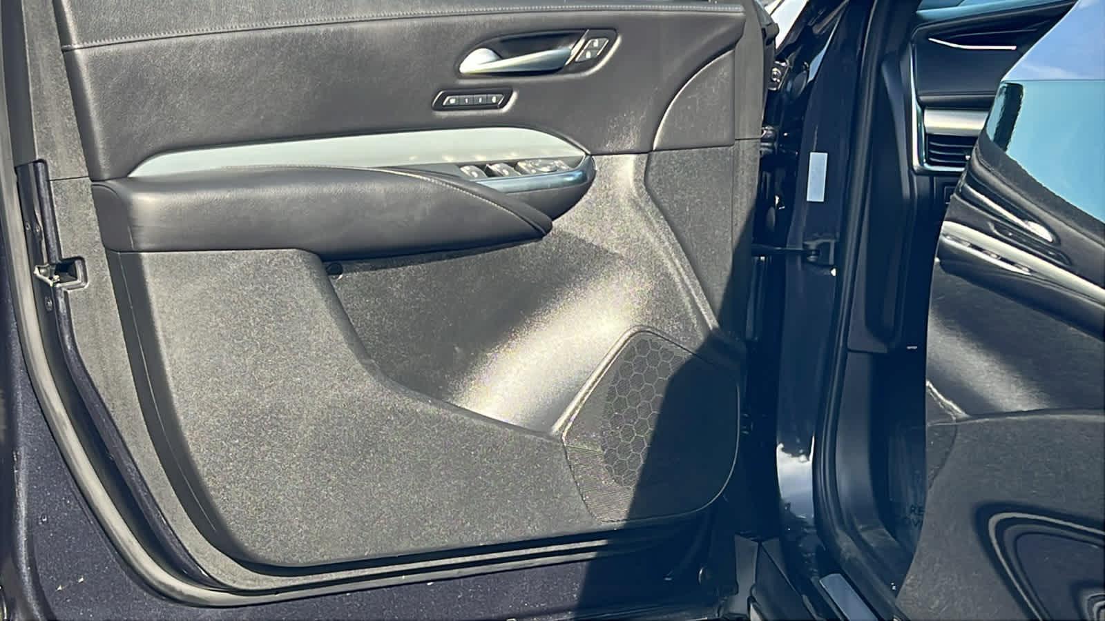 Thumbnail: 2023 Cadillac XT4 - 23