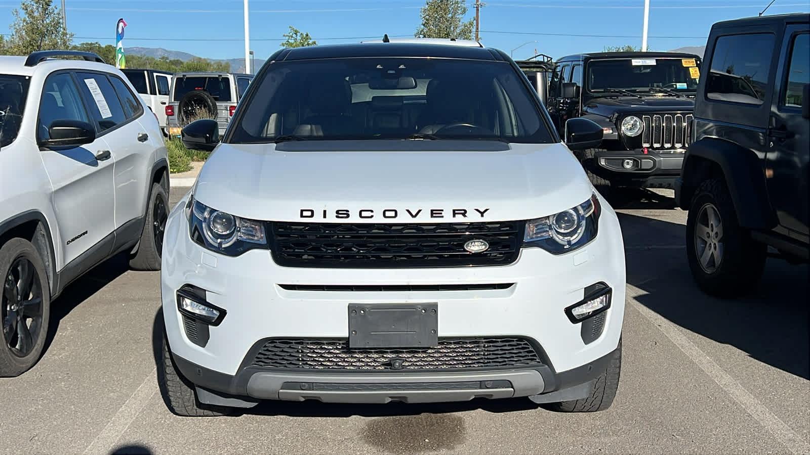 Thumbnail: 2017 Land Rover Discovery Sport - 2