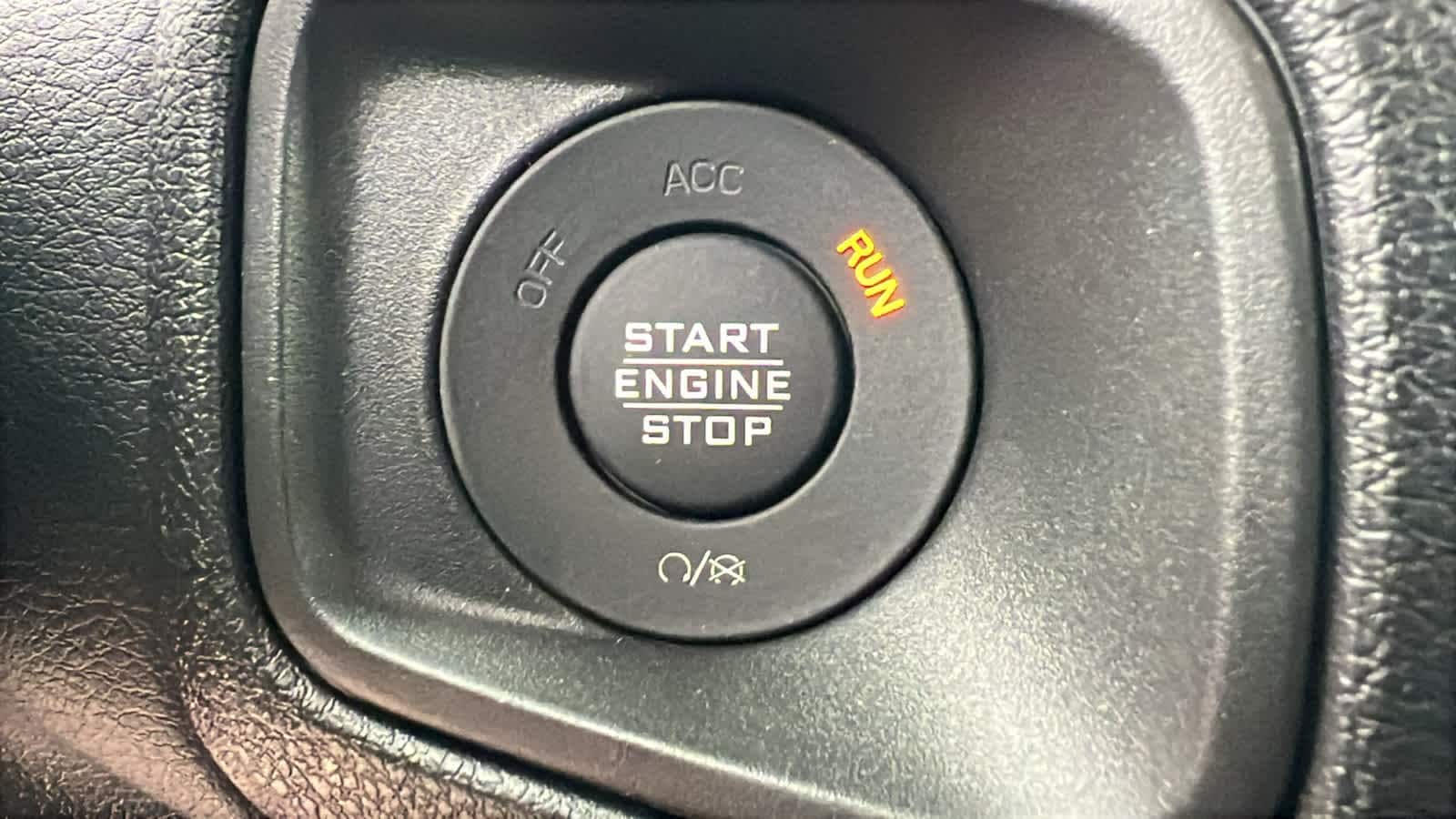 Thumbnail: 2025 Jeep Gladiator - 17