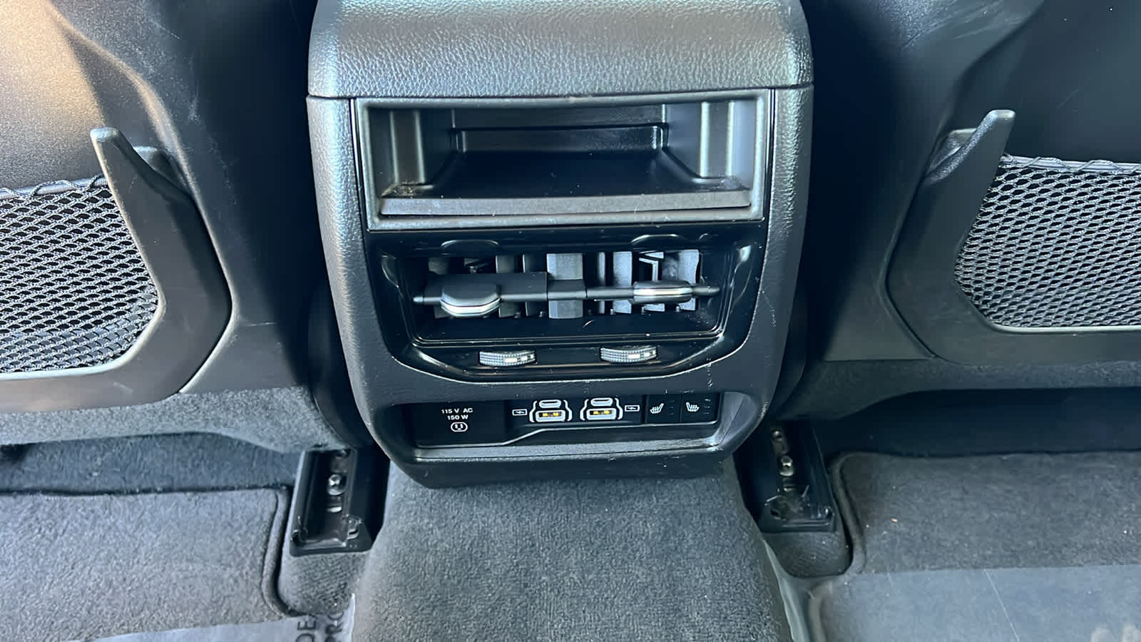 Thumbnail: 2022 Jeep Grand Cherokee - 25