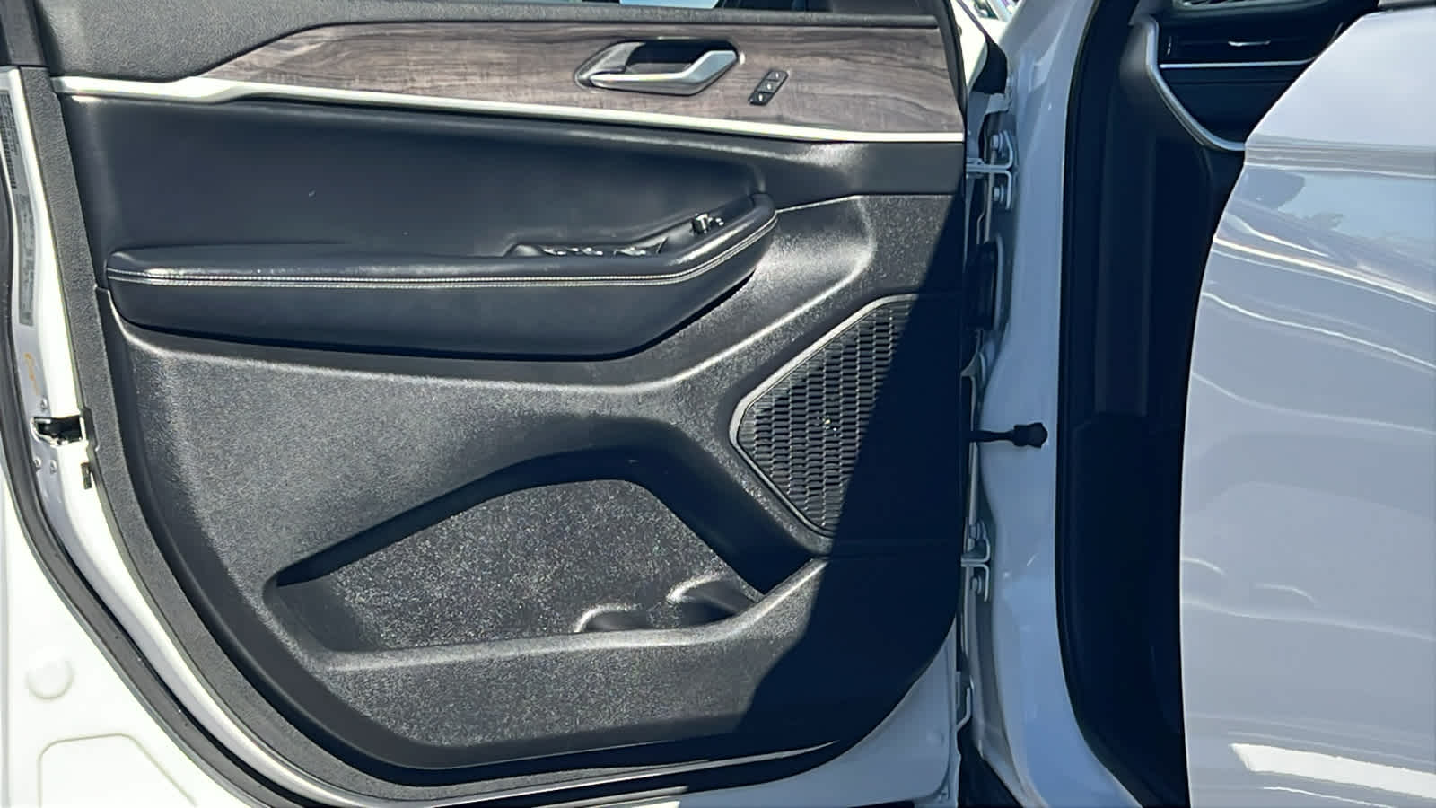 Thumbnail: 2023 Jeep Grand Cherokee - 23
