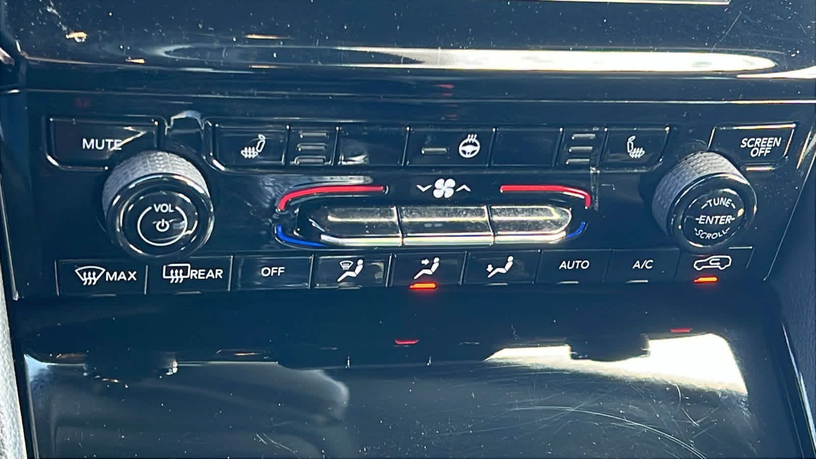 Thumbnail: 2023 Jeep Grand Cherokee - 14