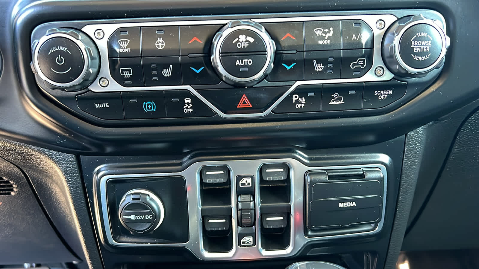 Thumbnail: 2021 Jeep Wrangler - 14