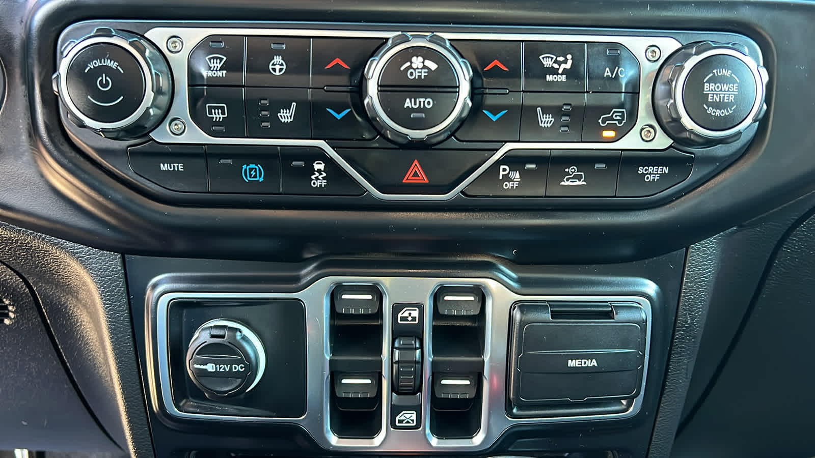 Thumbnail: 2023 Jeep Wrangler - 14