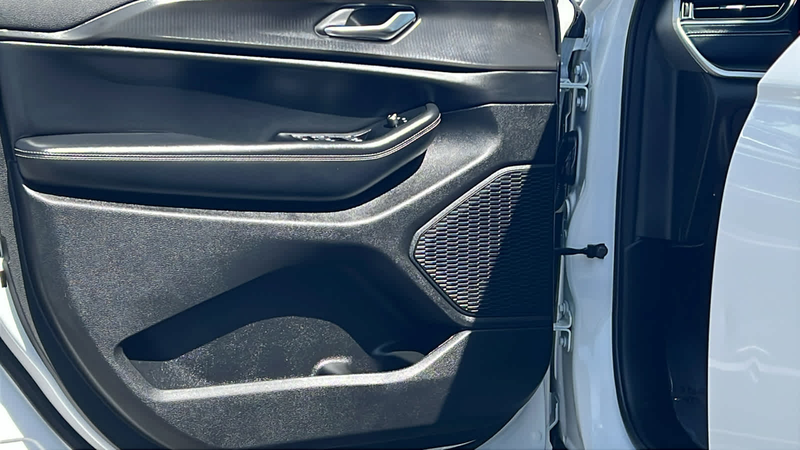 Thumbnail: 2023 Jeep Grand Cherokee - 23