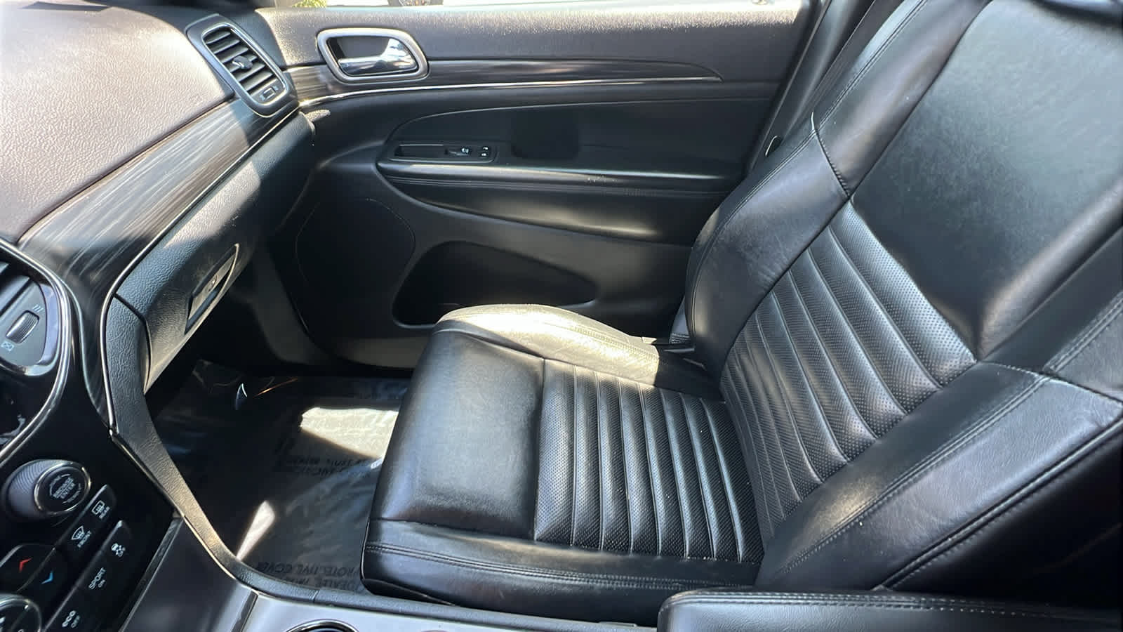 Thumbnail: 2021 Jeep Grand Cherokee - 12