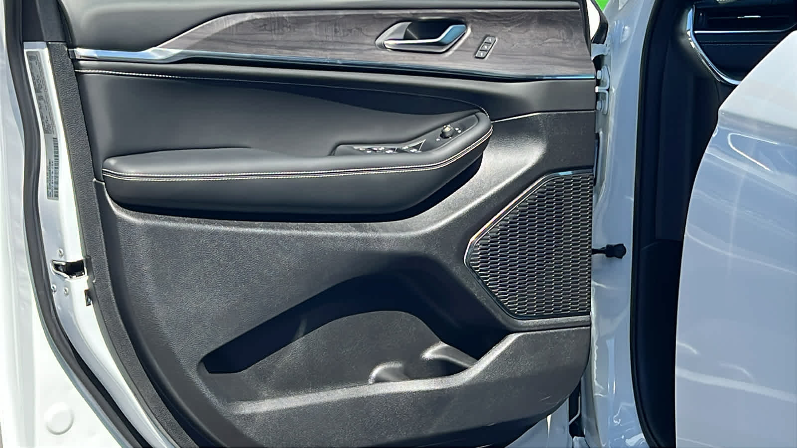 Thumbnail: 2025 Jeep Grand Cherokee L - 23