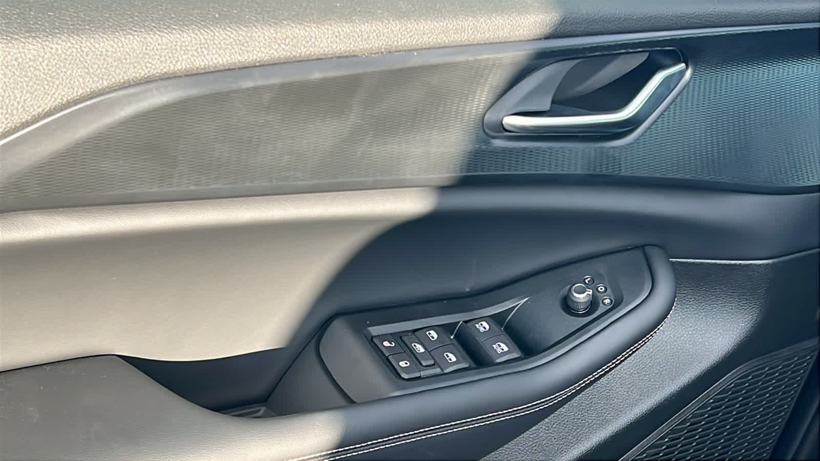 Thumbnail: 2026 Jeep Grand Cherokee - 22