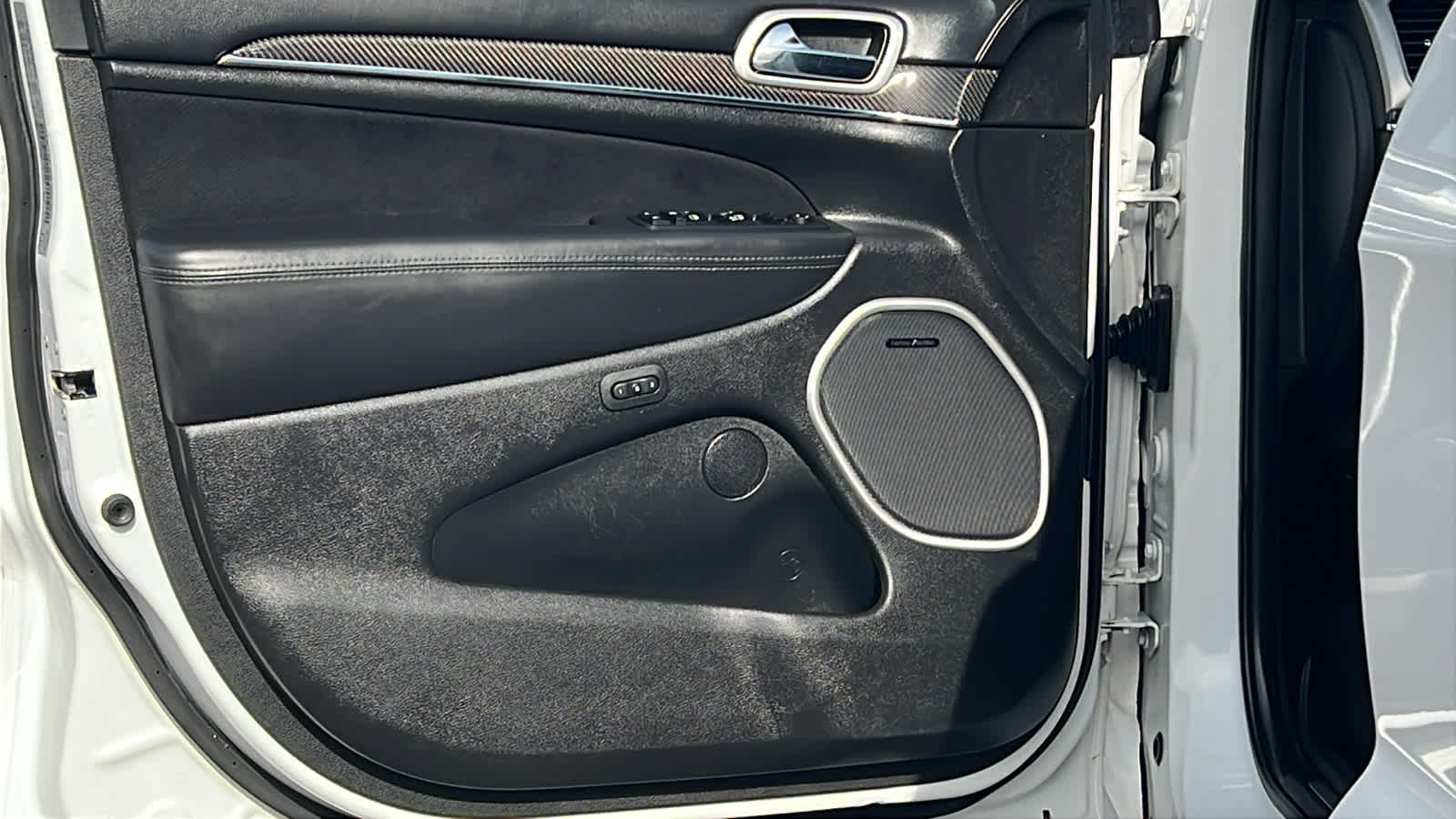 Thumbnail: 2020 Jeep Grand Cherokee - 23