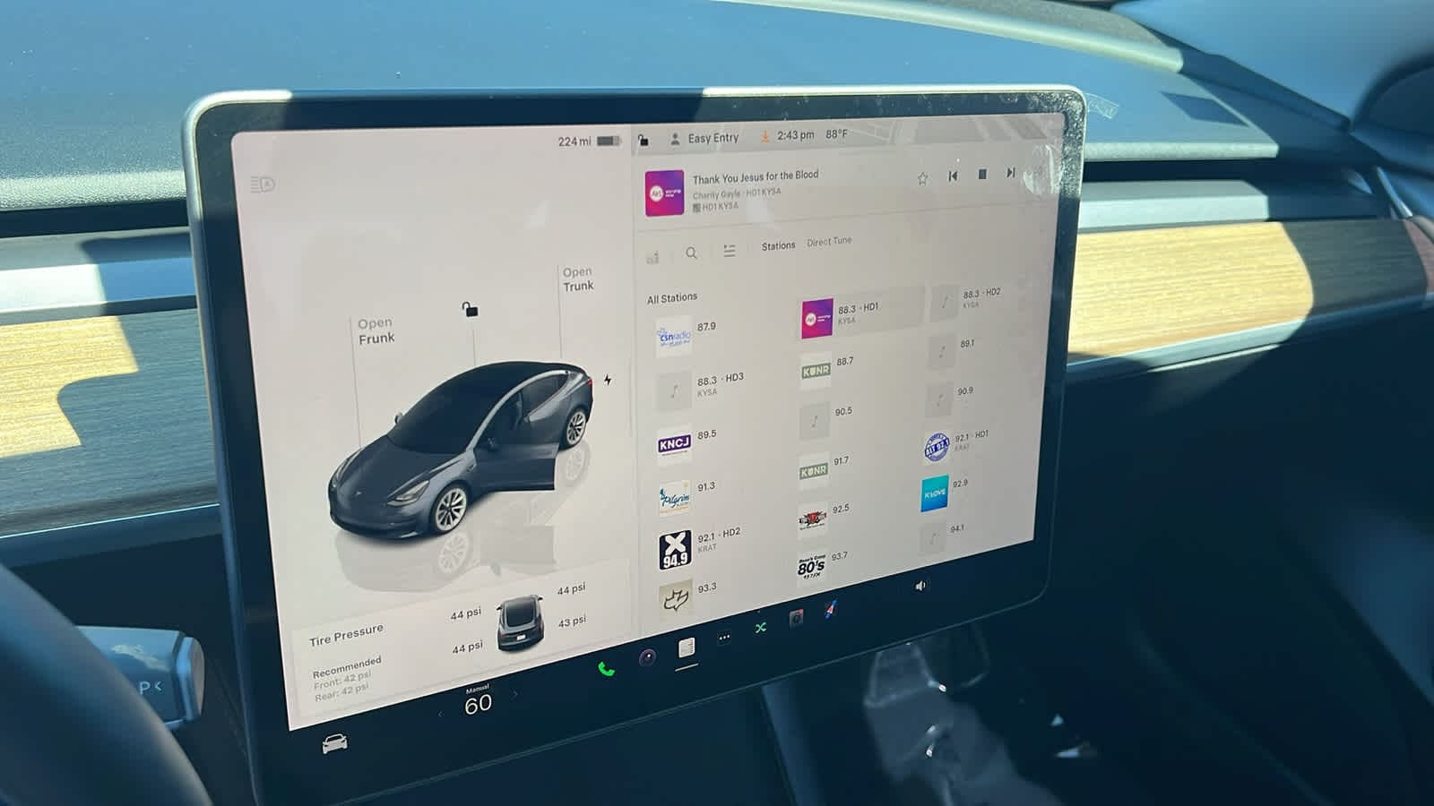 Thumbnail: 2023 Tesla Model 3 - 15