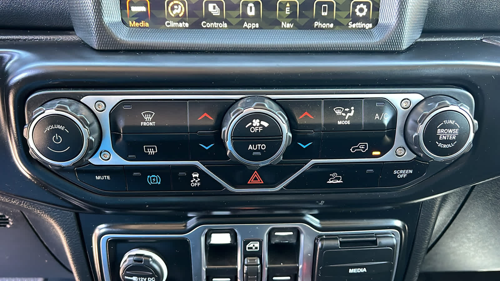 2022 Jeep Wrangler Unlimited Sahara 14