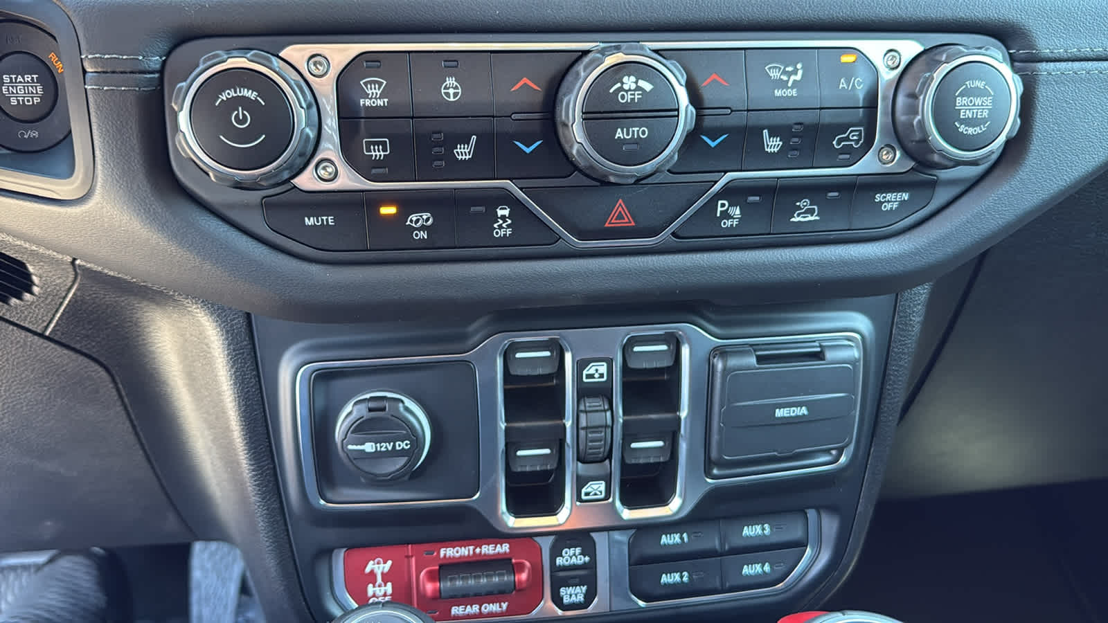 Thumbnail: 2025 Jeep Wrangler - 14