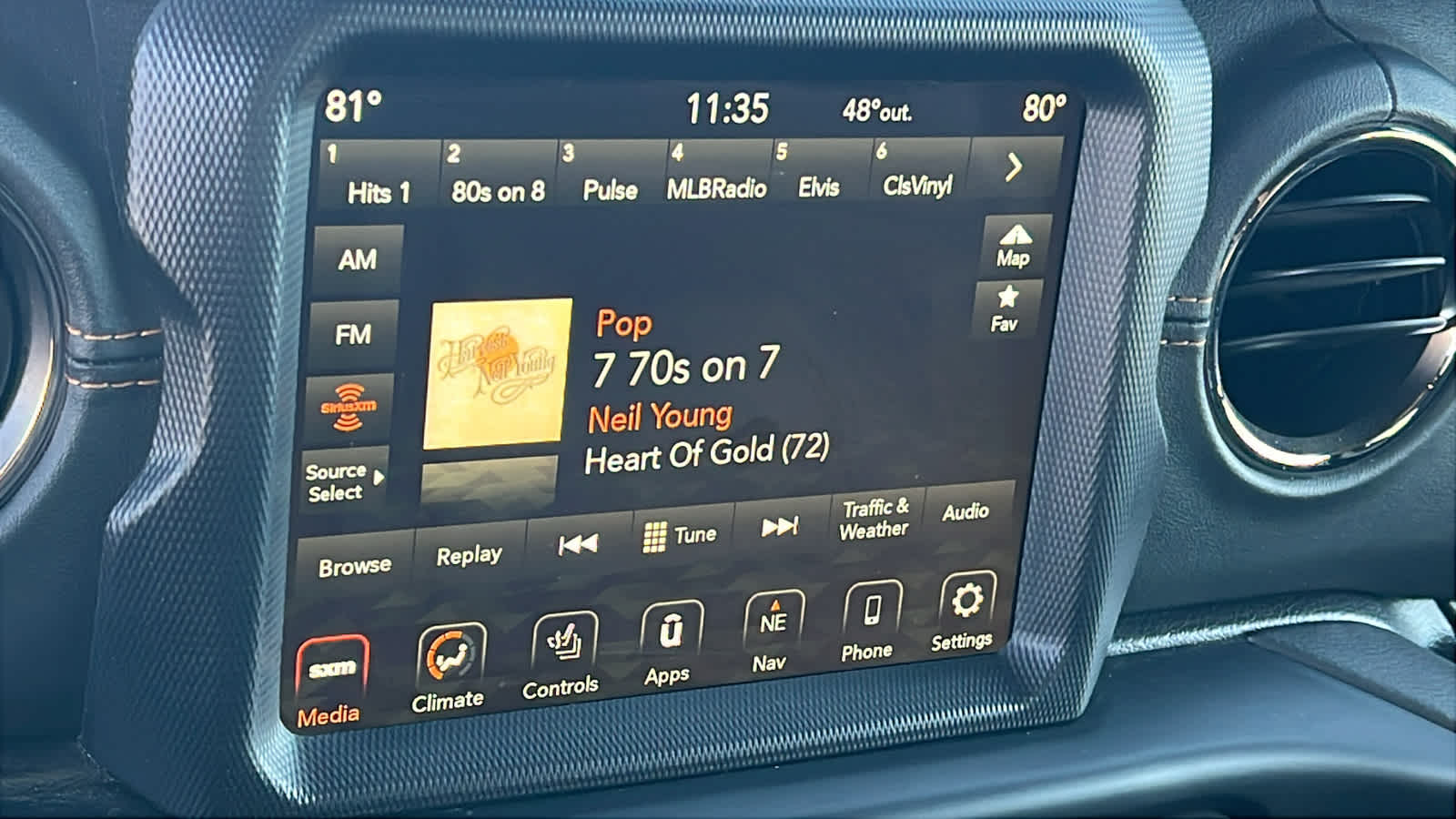 Thumbnail: 2022 Jeep Gladiator - 15