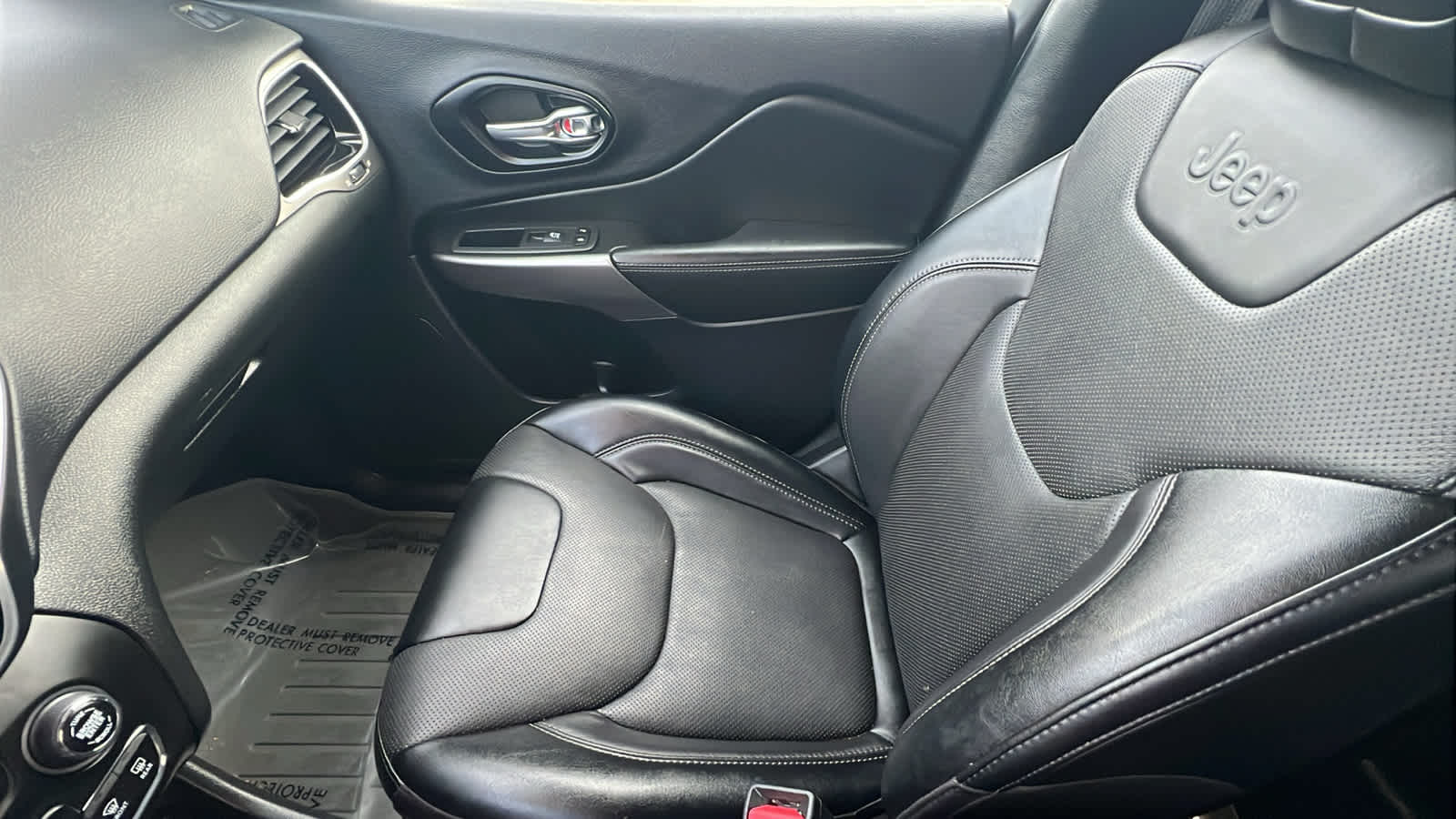 Thumbnail: 2022 Jeep Cherokee - 12