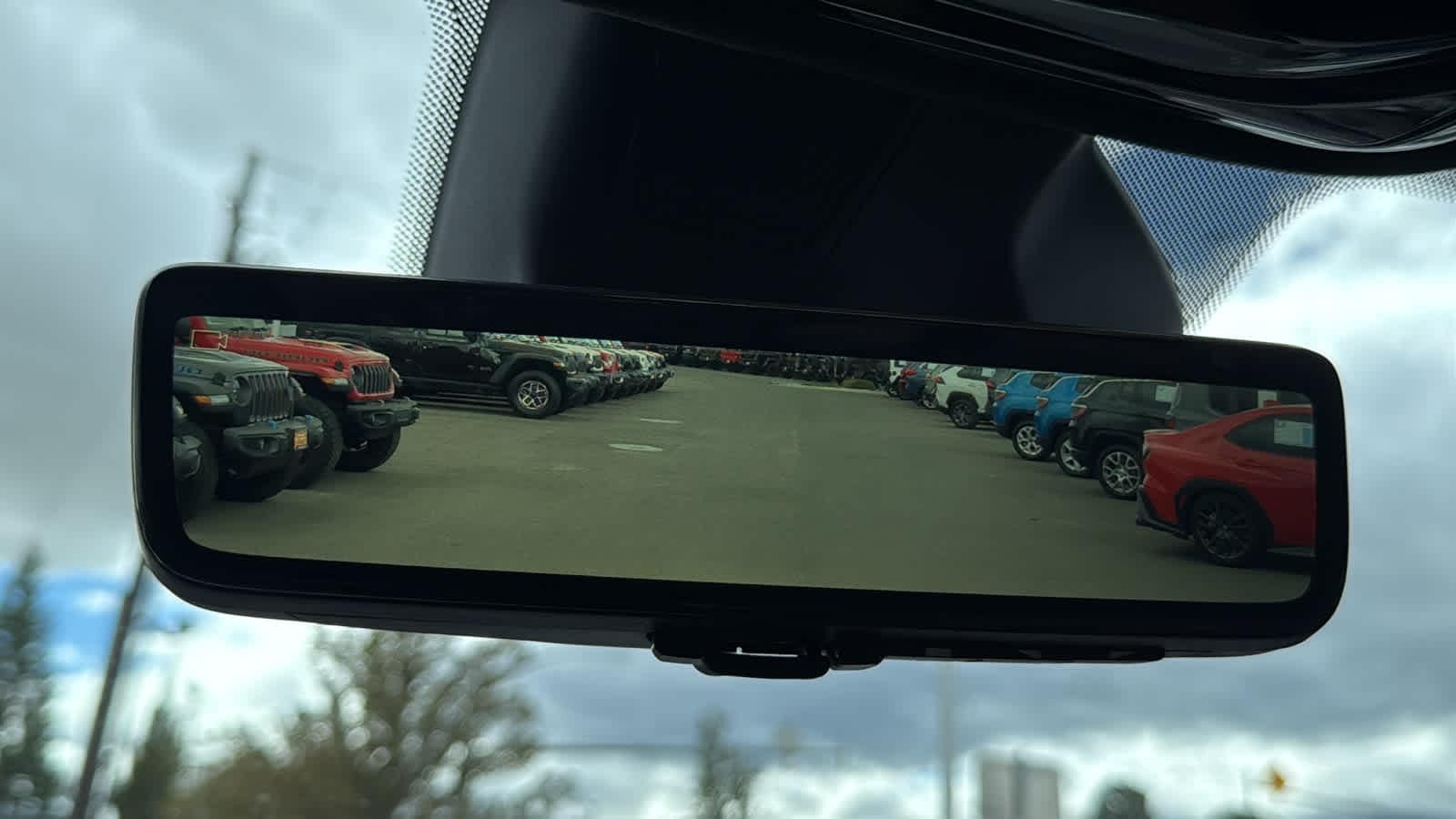 Thumbnail: 2022 Jeep Grand Cherokee - 32