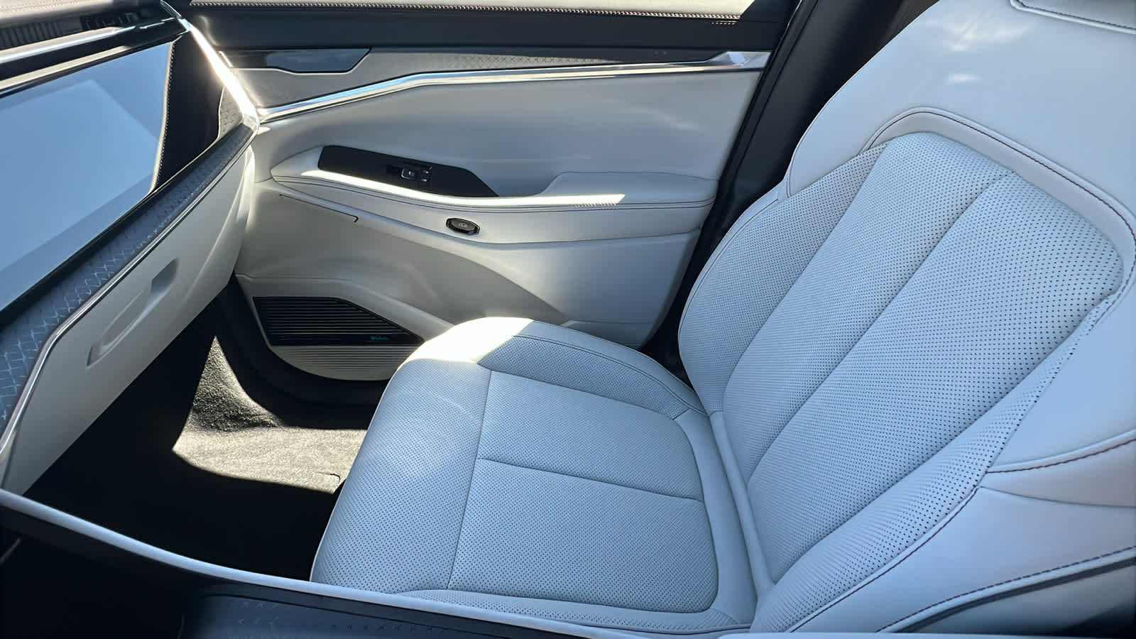 Thumbnail: 2025 Jeep Wagoneer S - 12