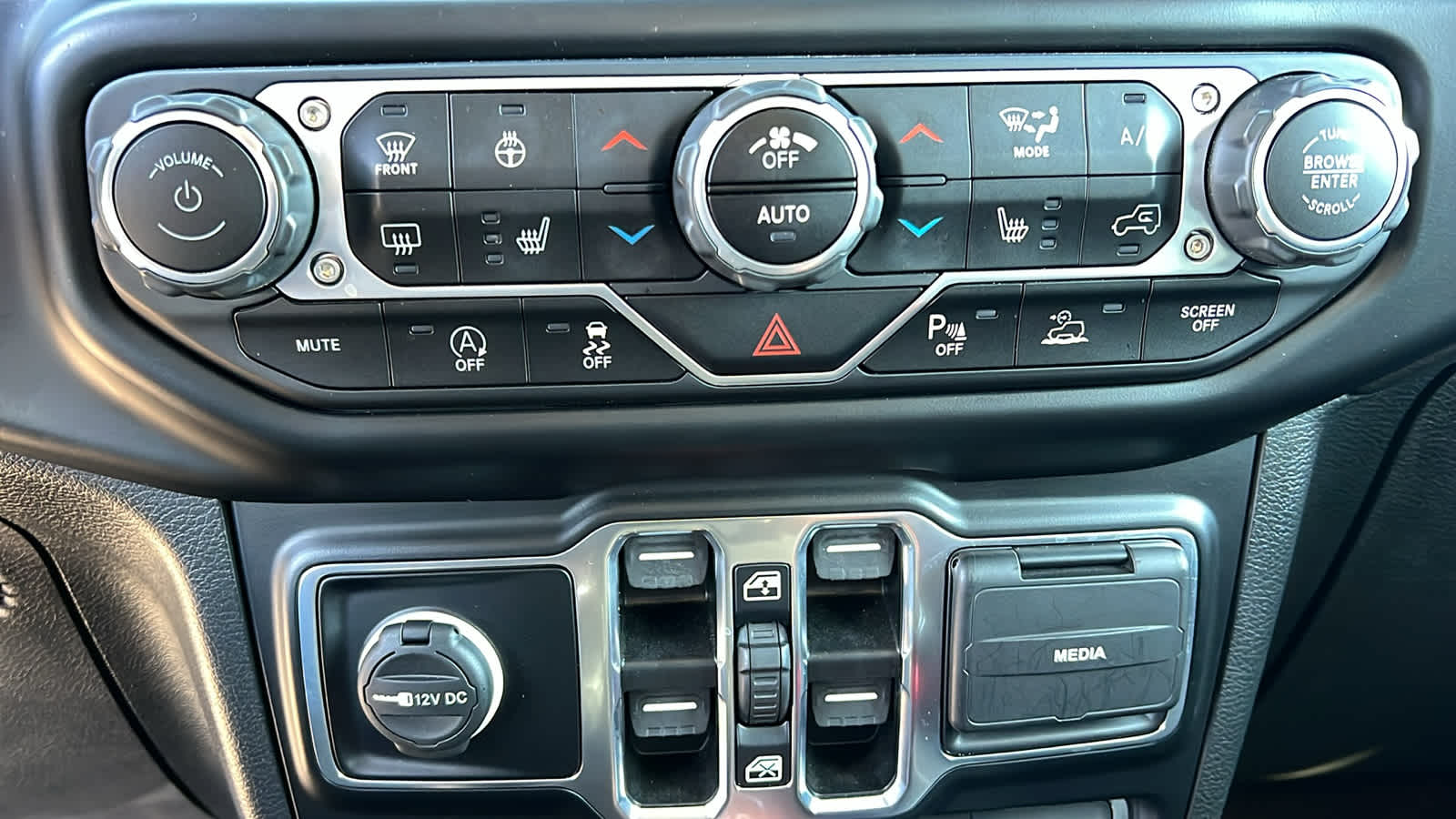 Thumbnail: 2022 Jeep Gladiator - 14