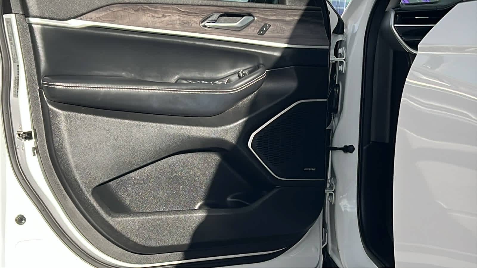 Thumbnail: 2022 Jeep Grand Cherokee - 23