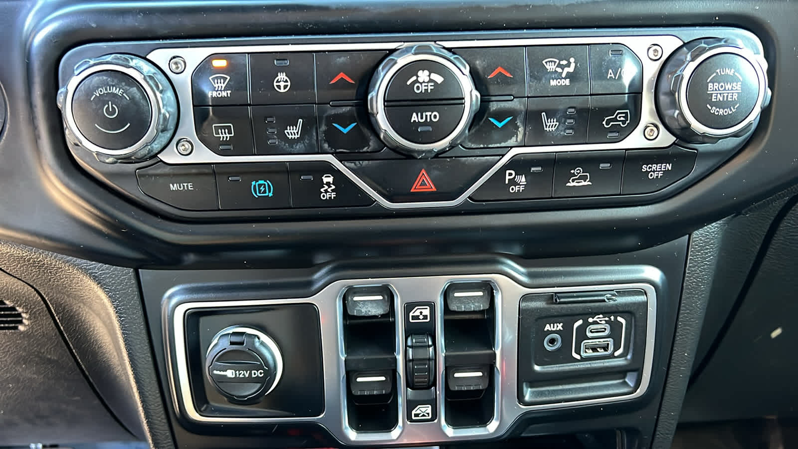 Thumbnail: 2022 Jeep Wrangler - 14