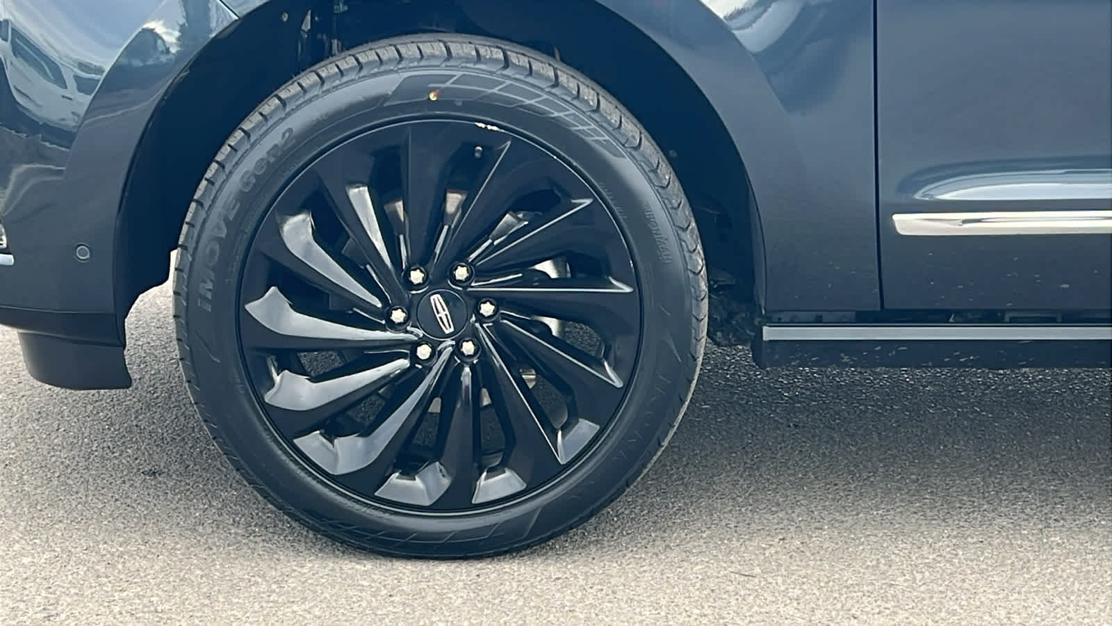 Thumbnail: 2021 Lincoln Navigator L - 9