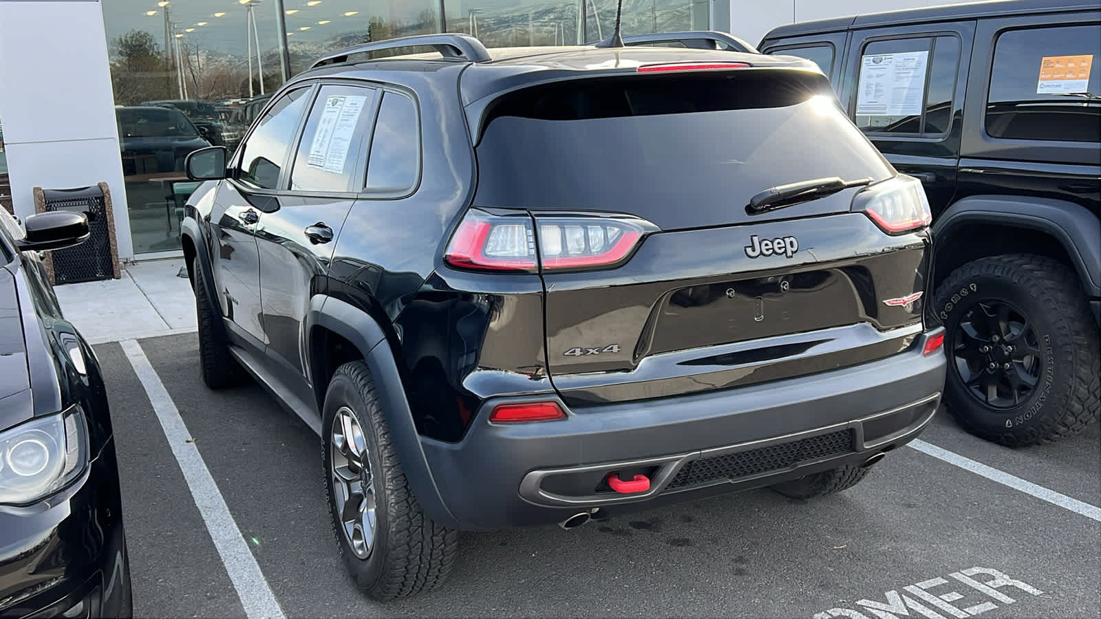 Thumbnail: 2022 Jeep Cherokee - 10