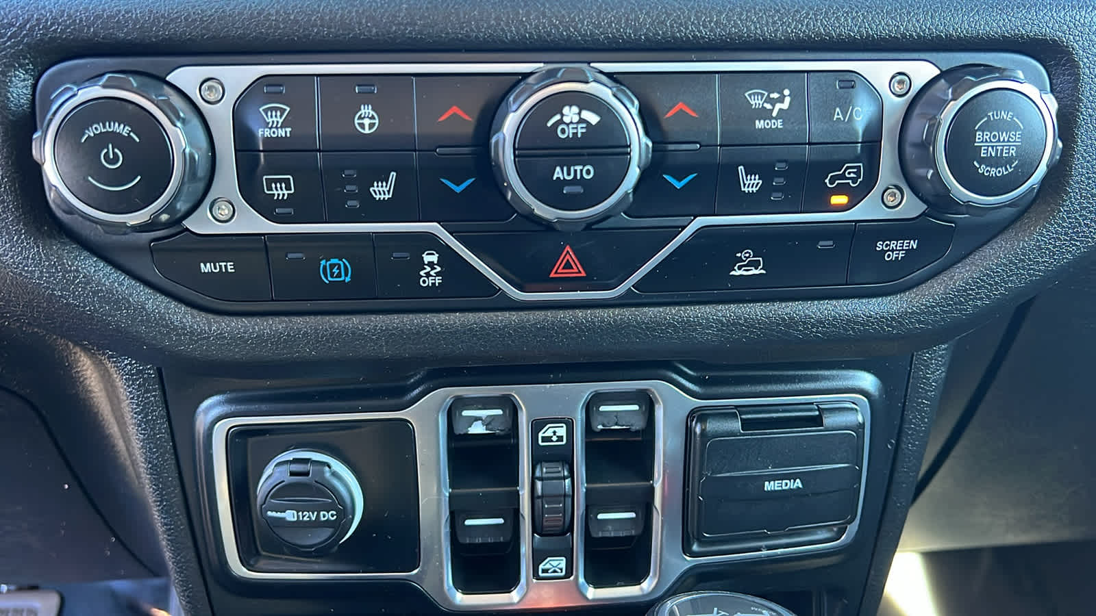 Thumbnail: 2024 Jeep Wrangler - 14