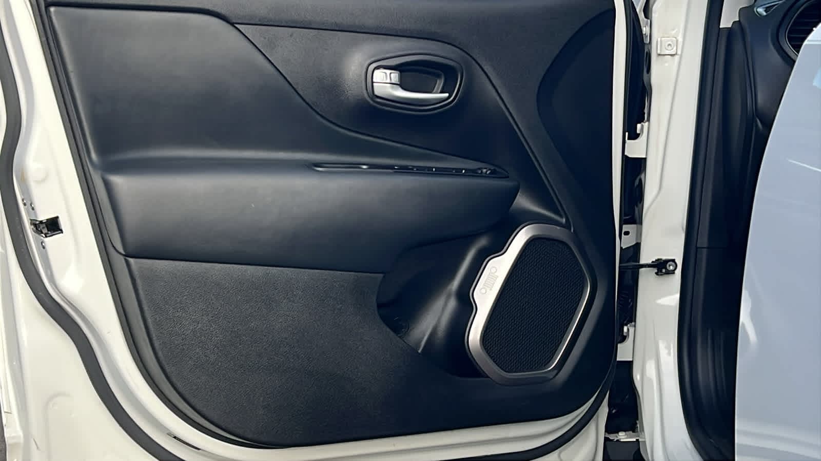 Thumbnail: 2022 Jeep Renegade - 23