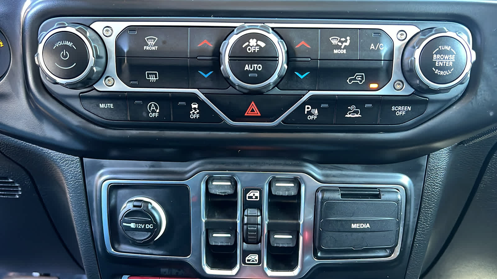 Thumbnail: 2021 Jeep Gladiator - 14