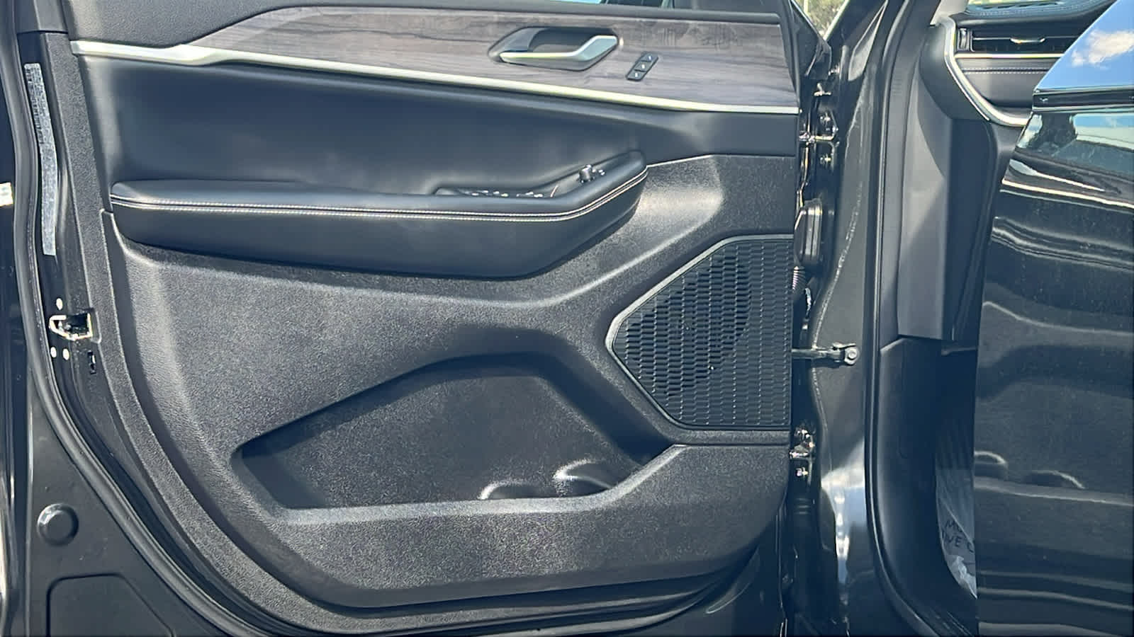2023 Jeep Grand Cherokee Limited Edition 23