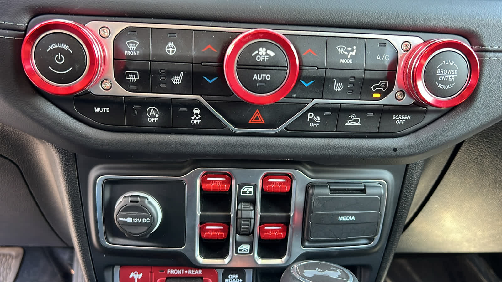 Thumbnail: 2024 Jeep Wrangler - 14