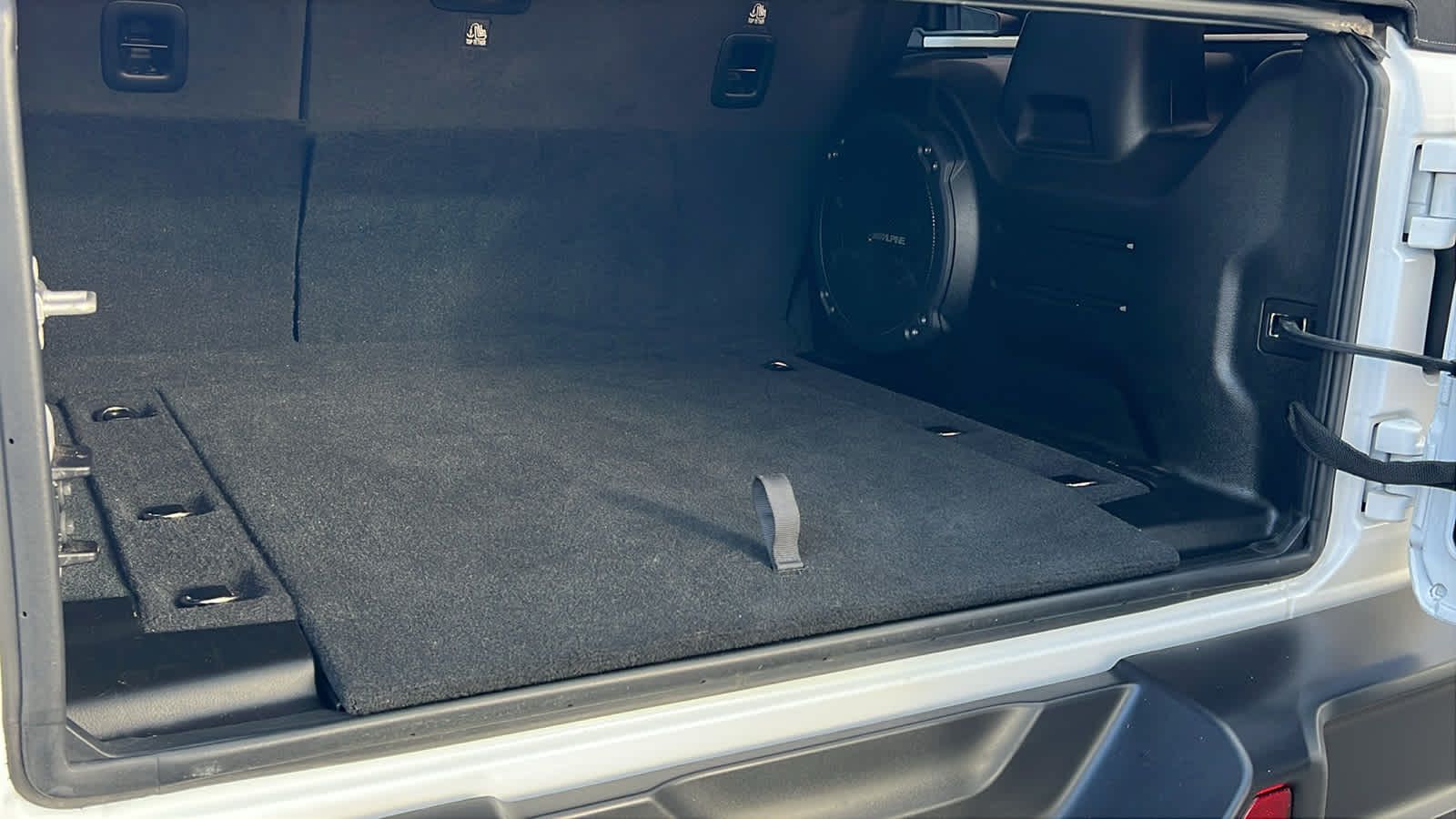 Thumbnail: 2022 Jeep Wrangler - 27