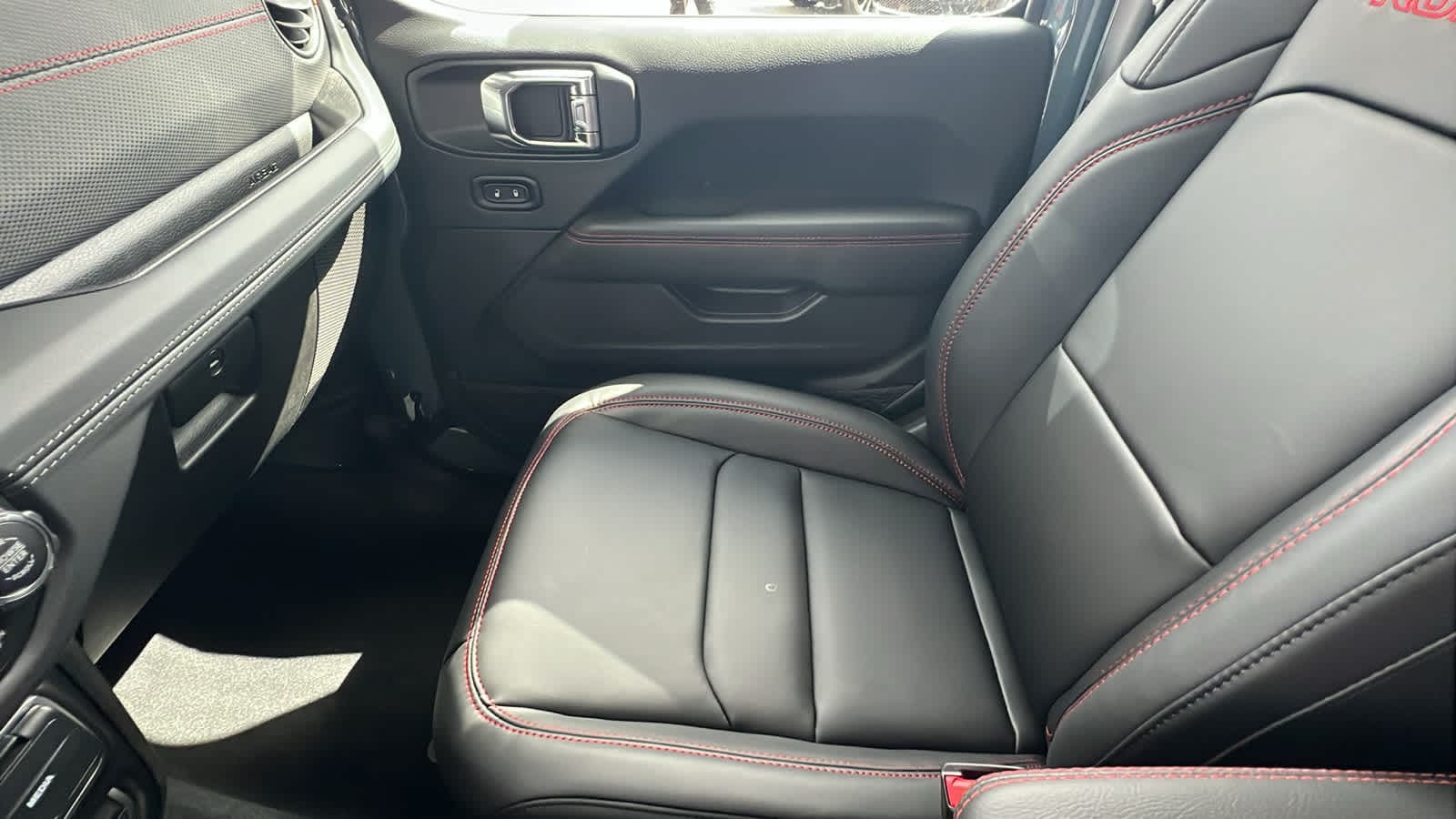 Thumbnail: 2025 Jeep Gladiator - 12