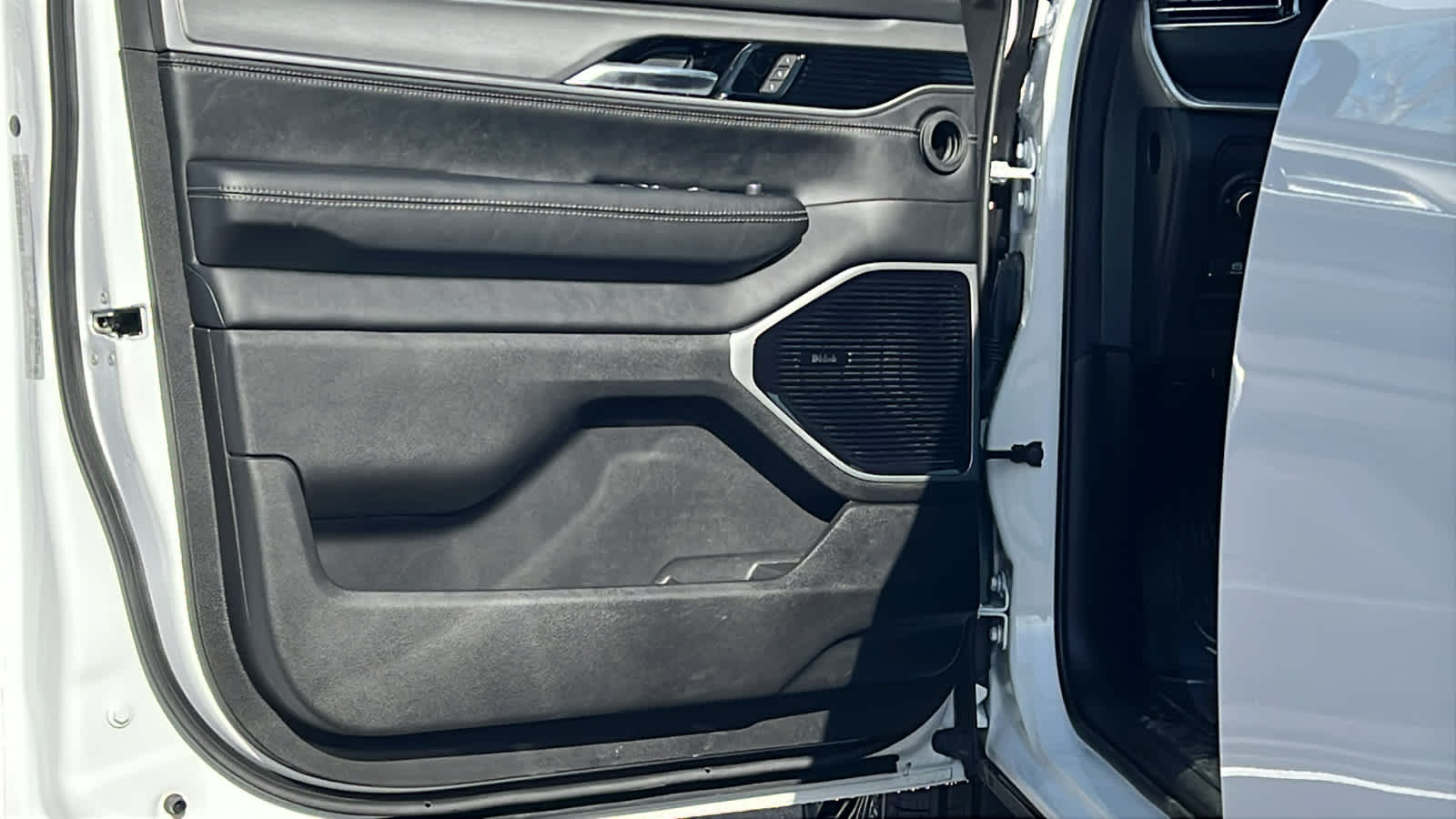 Thumbnail: 2026 Jeep Grand Wagoneer L - 23