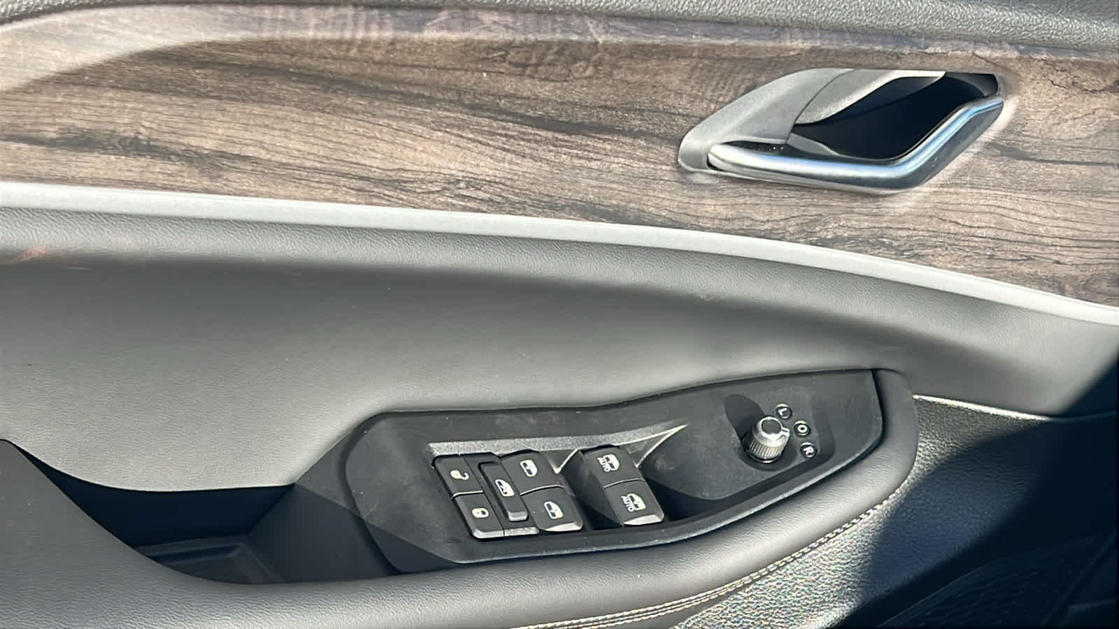 Thumbnail: 2026 Jeep Grand Cherokee - 22