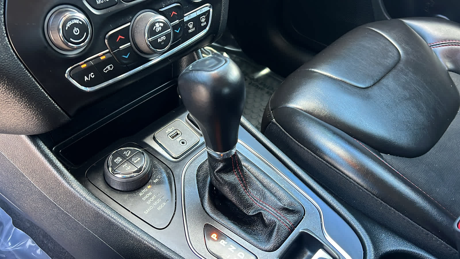 Thumbnail: 2022 Jeep Cherokee - 13