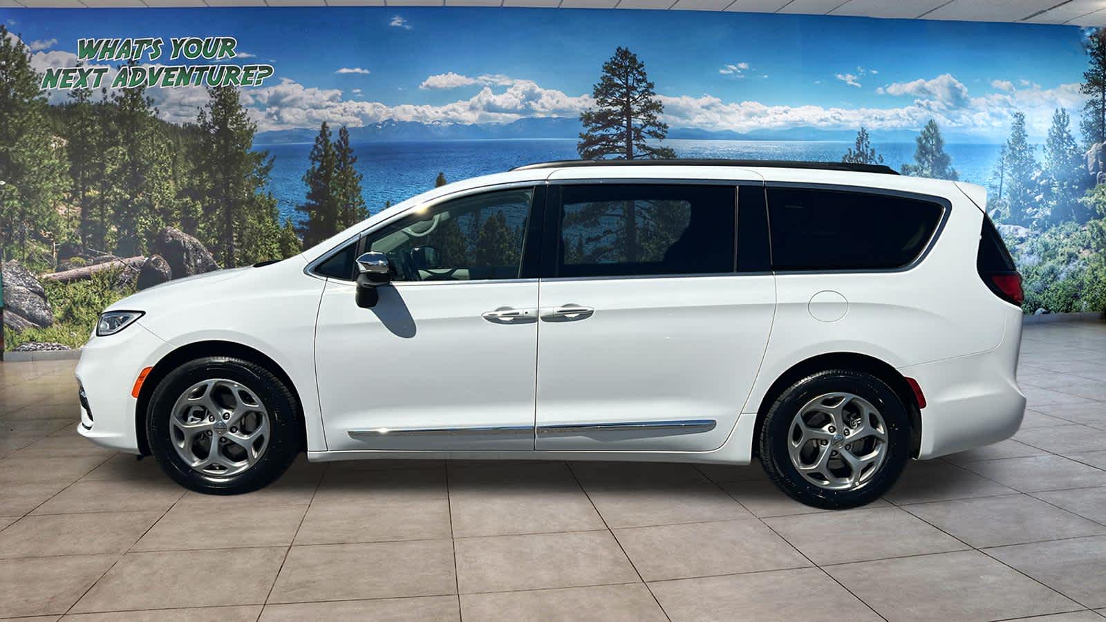 Thumbnail: 2023 Chrysler Pacifica - 8