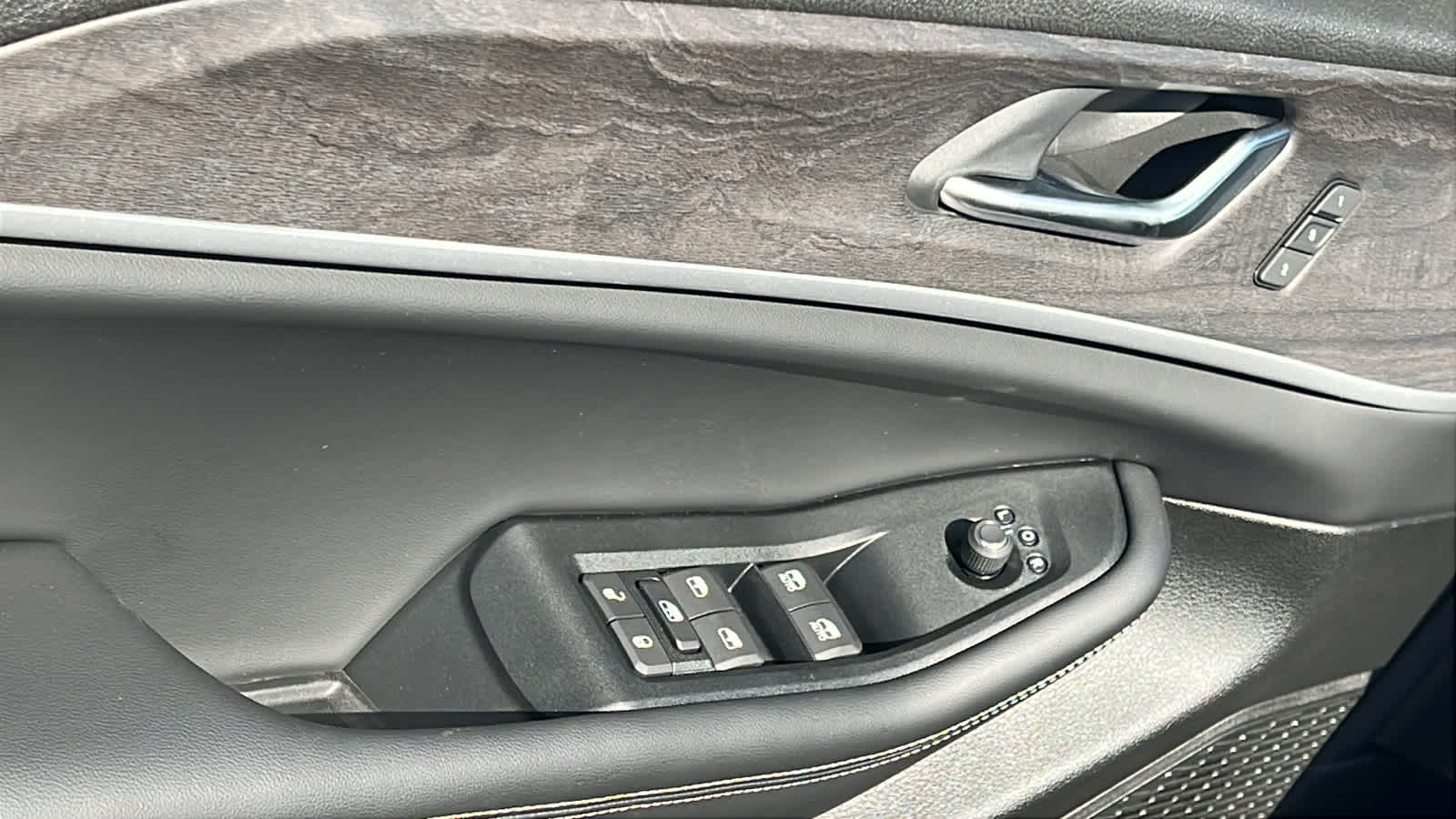 Thumbnail: 2025 Jeep Grand Cherokee - 22