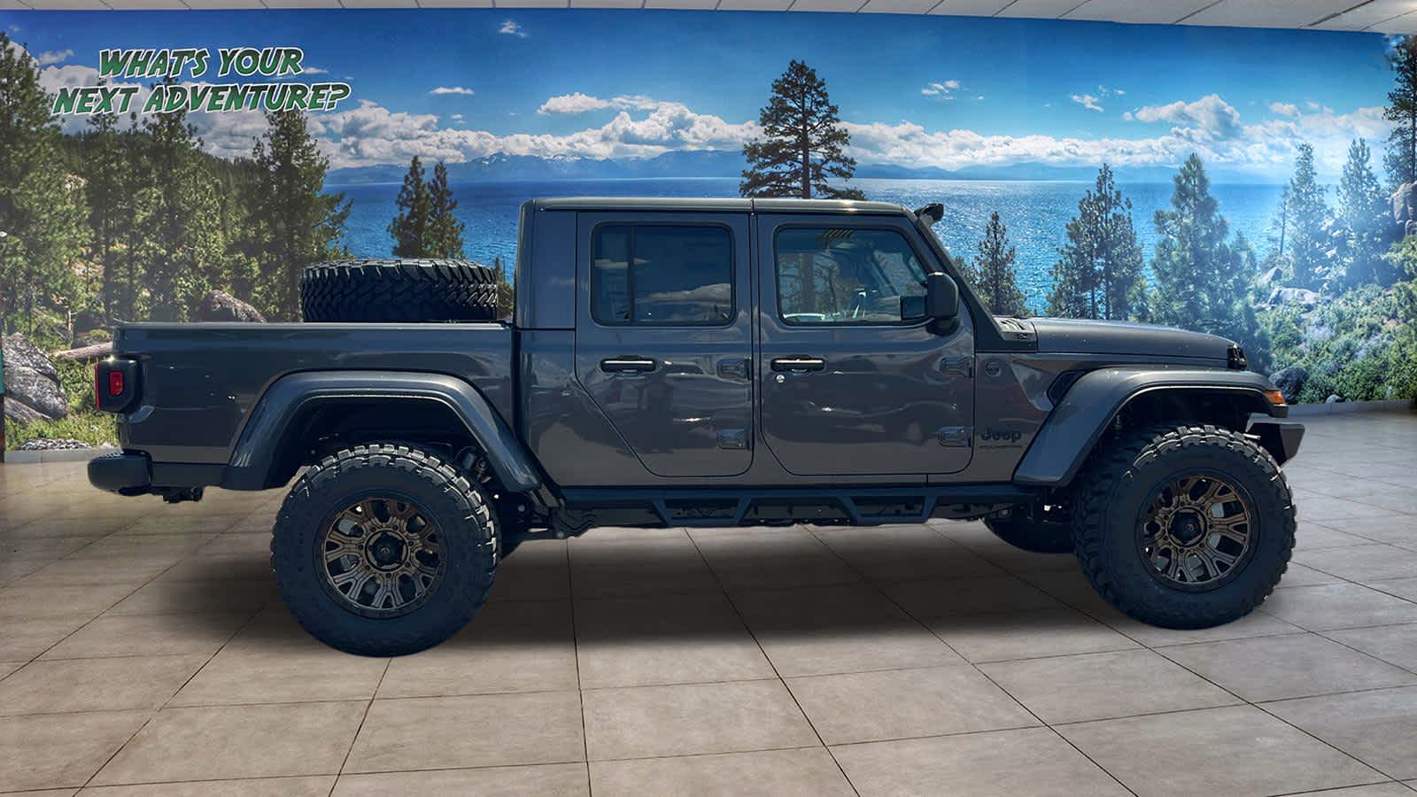 Thumbnail: 2025 Jeep Gladiator - 4