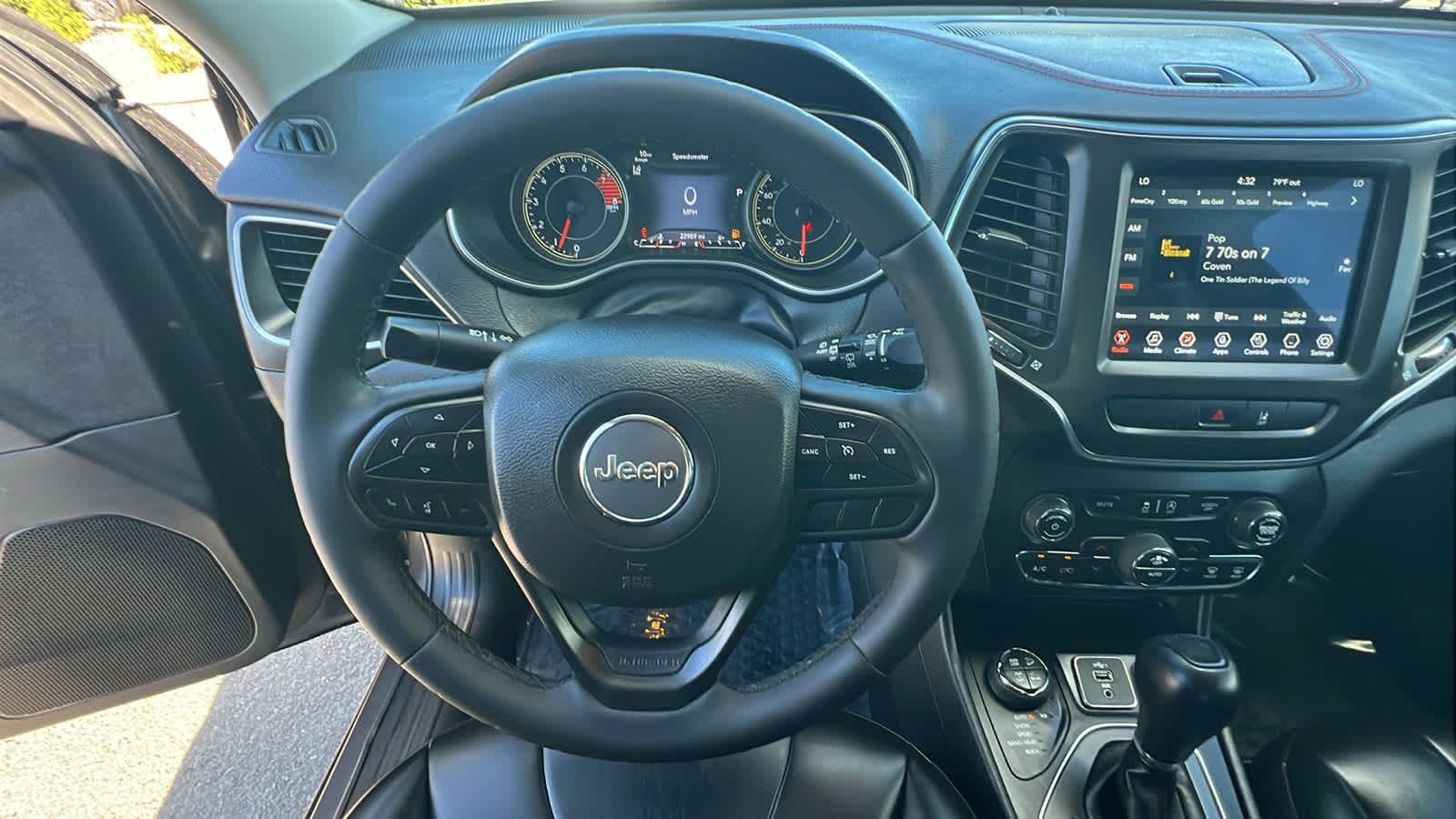 Thumbnail: 2022 Jeep Cherokee - 18