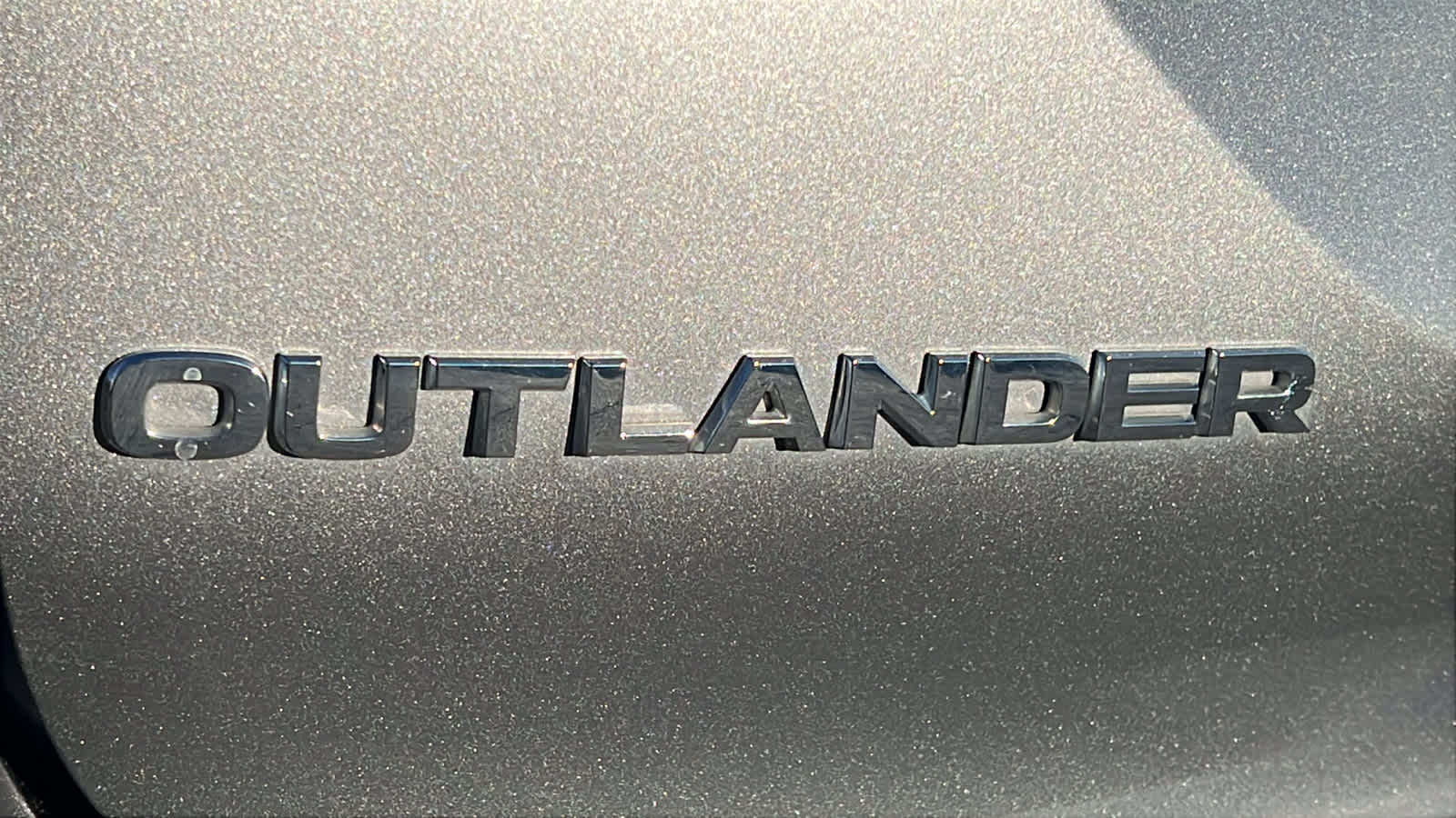 Thumbnail: 2022 Mitsubishi Outlander - 28