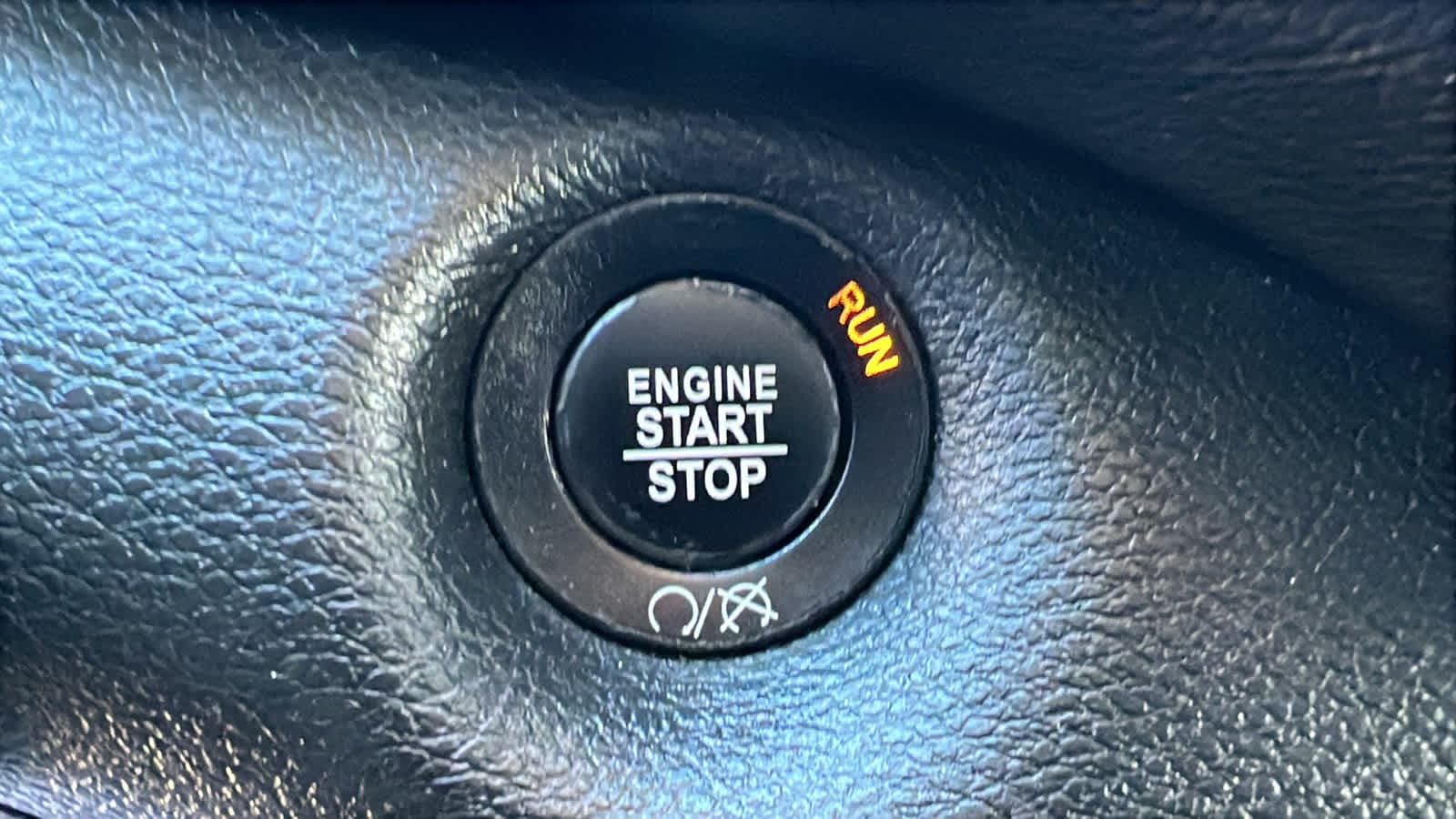 Thumbnail: 2019 Jeep Cherokee - 17