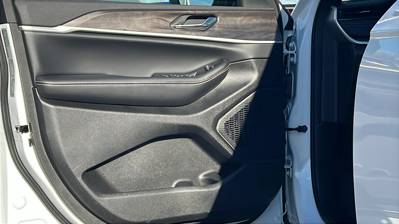 Thumbnail: 2026 Jeep Grand Cherokee - 23