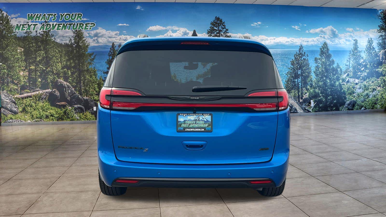 Thumbnail: 2026 Chrysler Pacifica - 6
