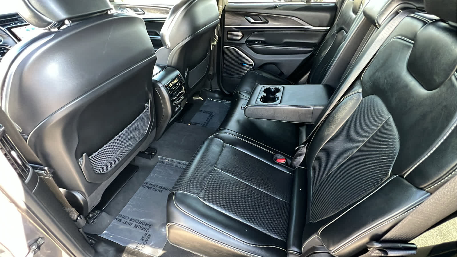 2022 Jeep Grand Cherokee Overland 24